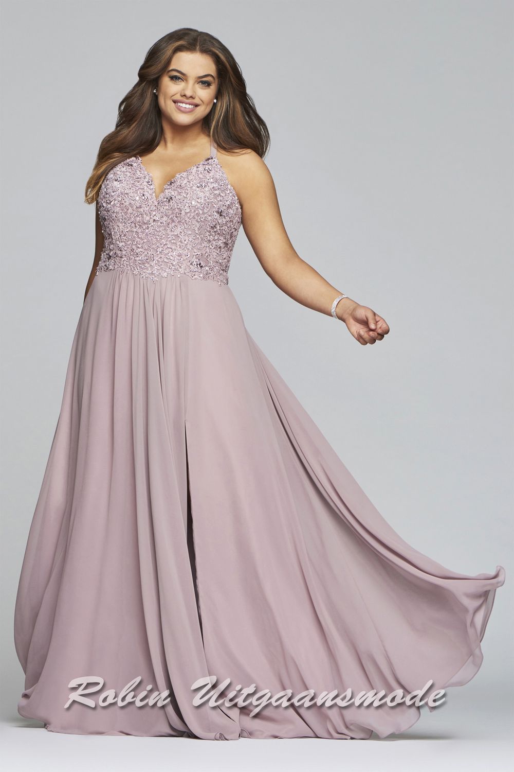 Prom dress with lace bodice, a beautiful long v-neckline and a flared chiffon skirt in the larger sizes.