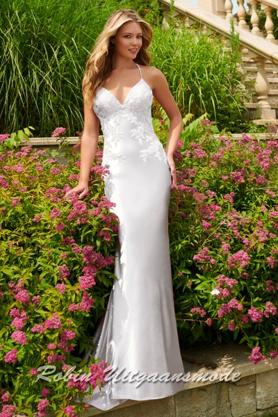 Mermaid wedding dress with V-neck, a low back, beautiful embroidery on the bodice and a small train