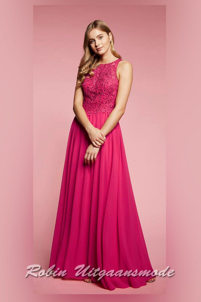 Long prom dress made of chiffon and lace, the boat neck bodice is delicately decorated with applications and has a round opening at the back.