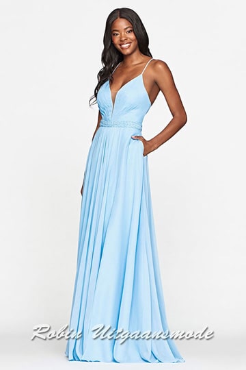 Long prom dress with V-neck, spaghetti straps that continue into the lacing and glitter waistband | modelnr g-2-238